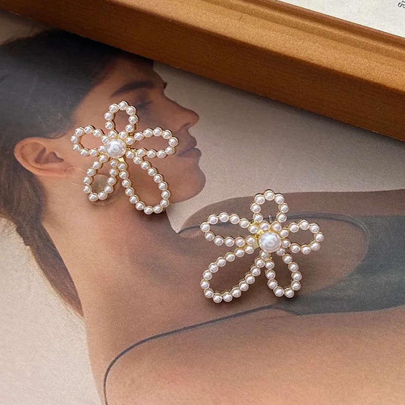 

Korea Sweet Flower Stud Earrings Ladies Fashion Women Jewelry Party Gift New Hot Sale Cute Pearl Jewelry Earrings 2022 New