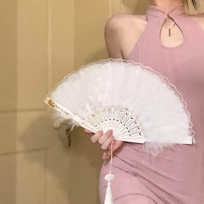 

Chinese Style Vintage Hand Fan Feather Bamboo Folding Fans Chinese Dance Wedding Party Favor Party Decoration High Quality Gift