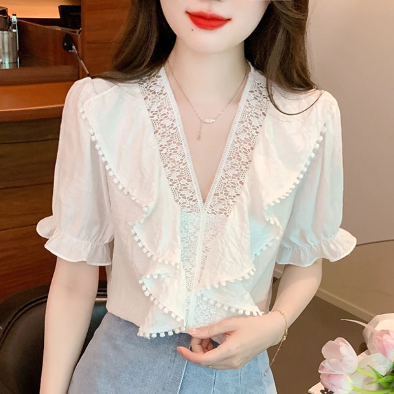 

Summer Women's Short Sleeved V-neck Flared Sleeve Ruffled Lace Hollow Out Chiffon Shirt Womens Tops Blusas Mujer Blouse C750