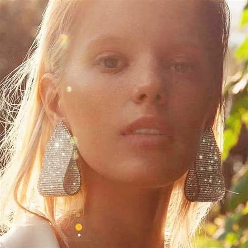 

Popular women's shiny Rhinestone Earrings banquet exaggerated personality accessories early