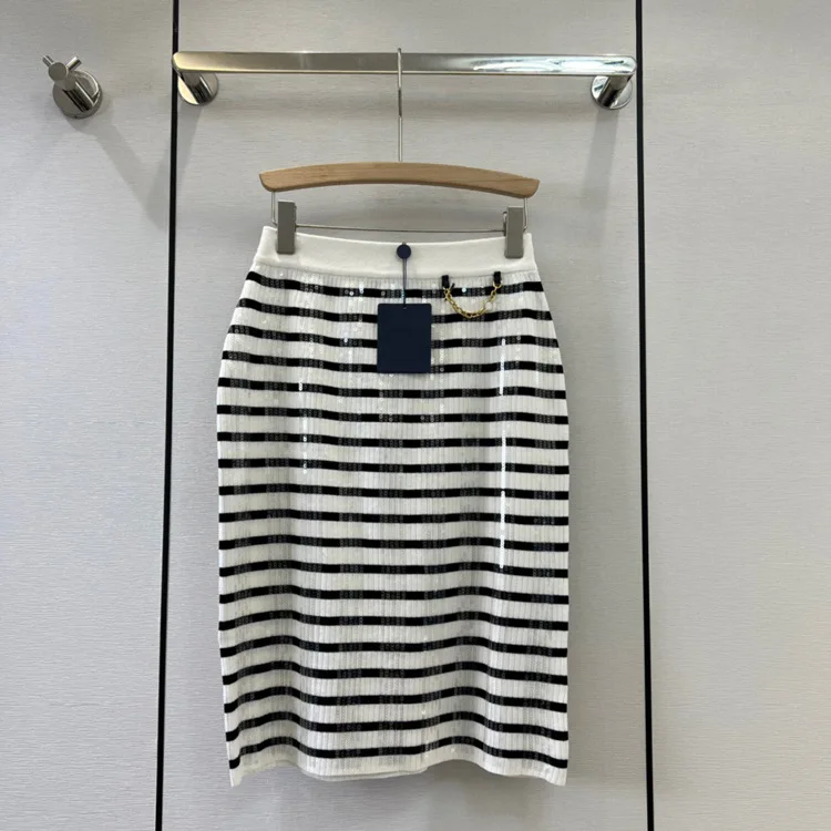 

High-end Wool Skirts Women's Casual Style Black and White Stripe Sequin Knitted Buttocks Skirt