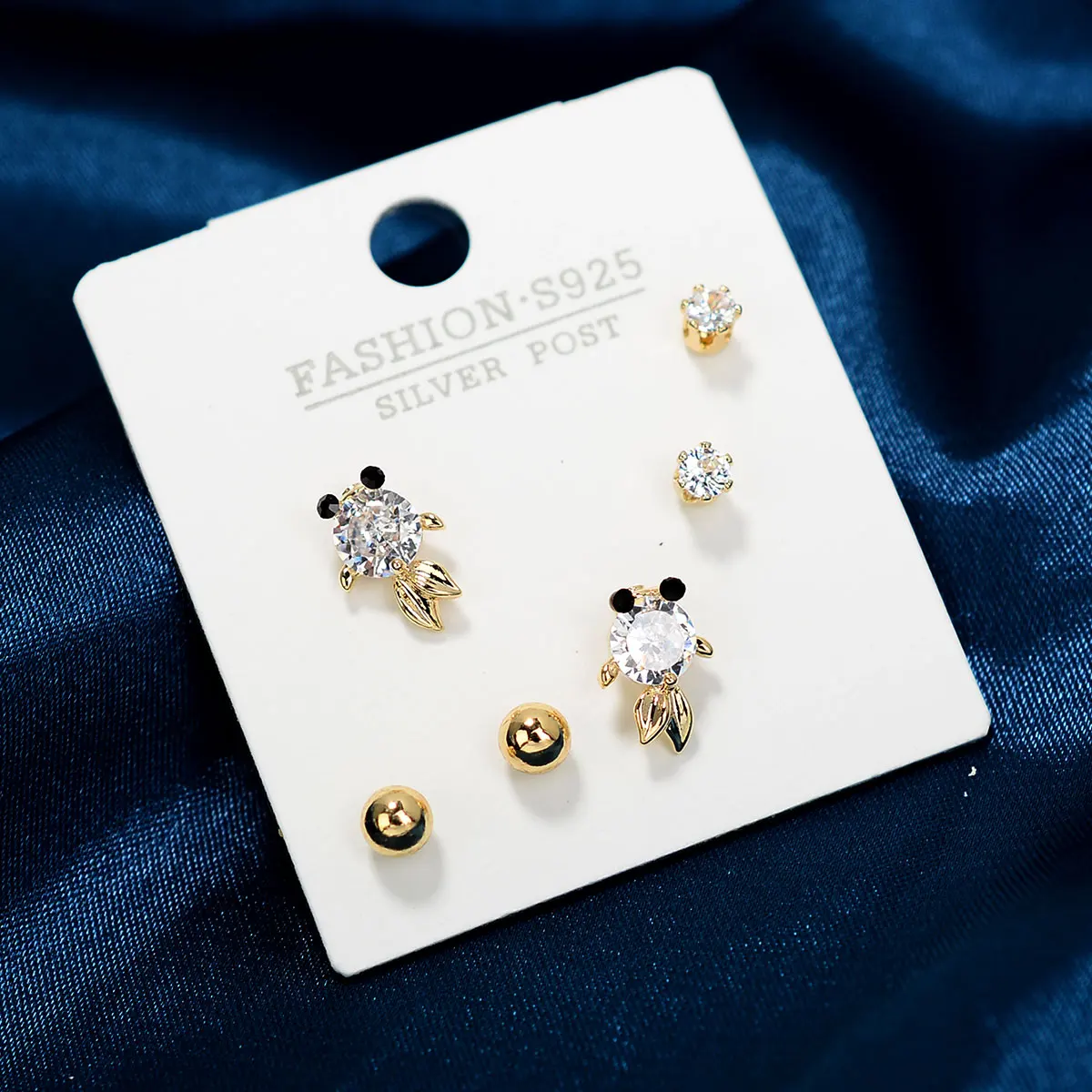

2023 Cute Unique Zircon Animal Earrings Set for Women Small Goldfish Gold Plated Stud Earrings Exquisite Fashion Summer Jewelry