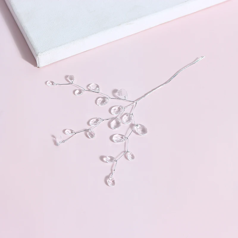 

Искусственные белые цветы для свадьбы