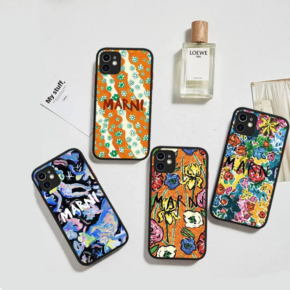 Фото Матовый полупрозрачный чехол M-Marni Flower для iPhone 11 12 13 14 15 16 Pro Max Plus №3