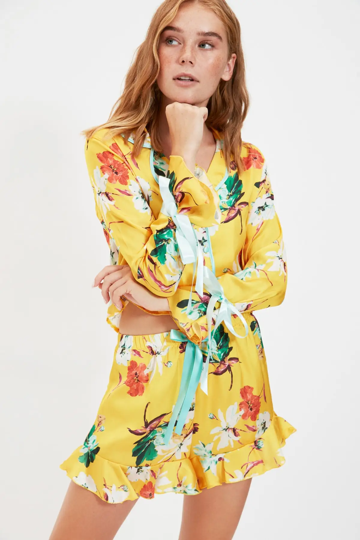 

Trendyol Sleeve Detail Woven Pajamas set THMAW22PT0139