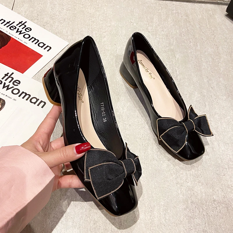 

Round Head Thick Heel 2022 Spring and Autumn New Patent Leather 3.5CM Sweet and Elegant Casual Red Bow Sandals Ladies High Heels