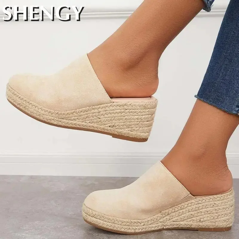 

Ladies Mules Wedges Fashion Suede Closed Toe Sandals Slip On Backless Heeled Shoes for Women Summer Casual Beach Sandalias Mujer