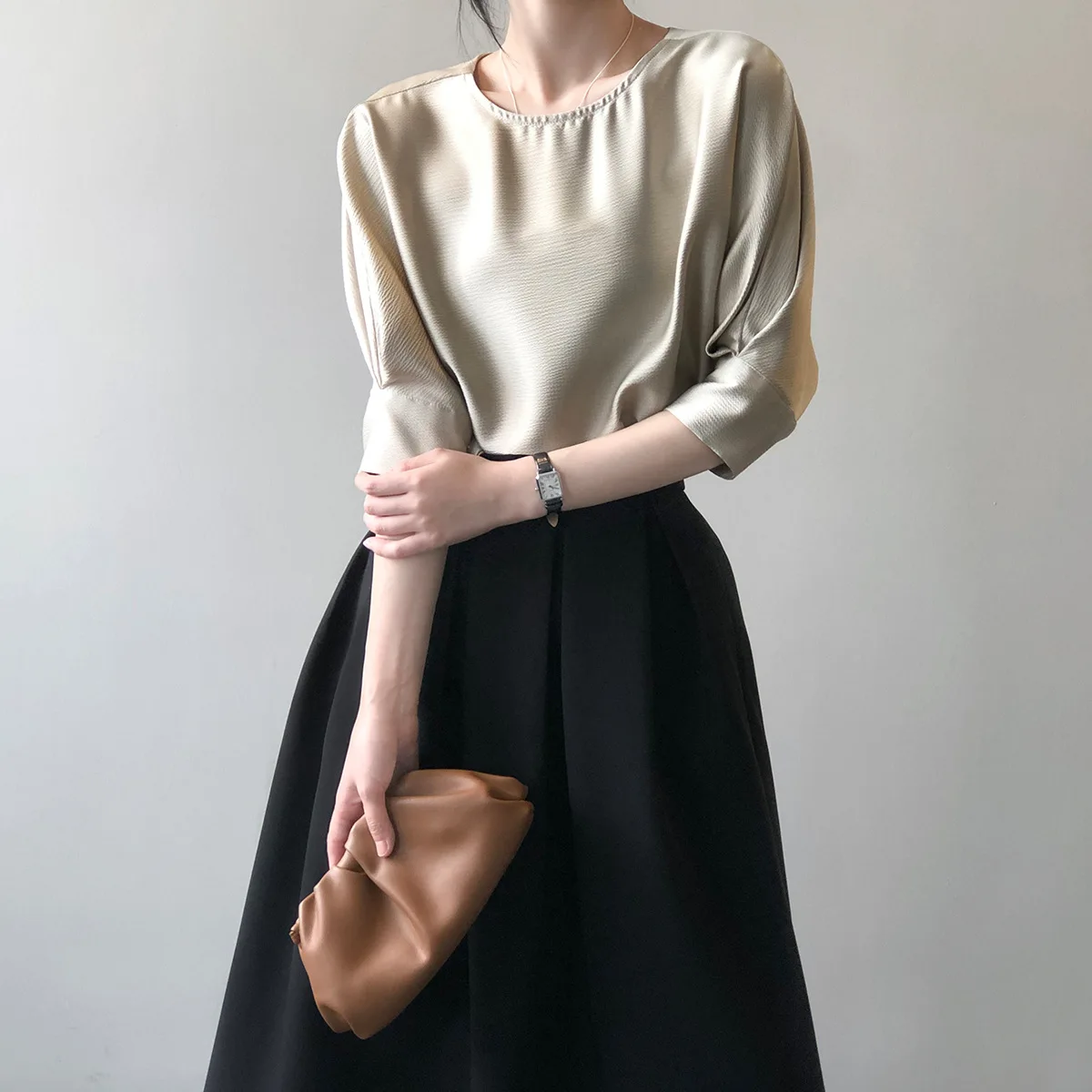 

SuperAen/однотонная атласная рубашка с круглым вырезом и рукавом три четверти для женщин; Новинка 2022 года; Летний Повседневный Свободный Топ