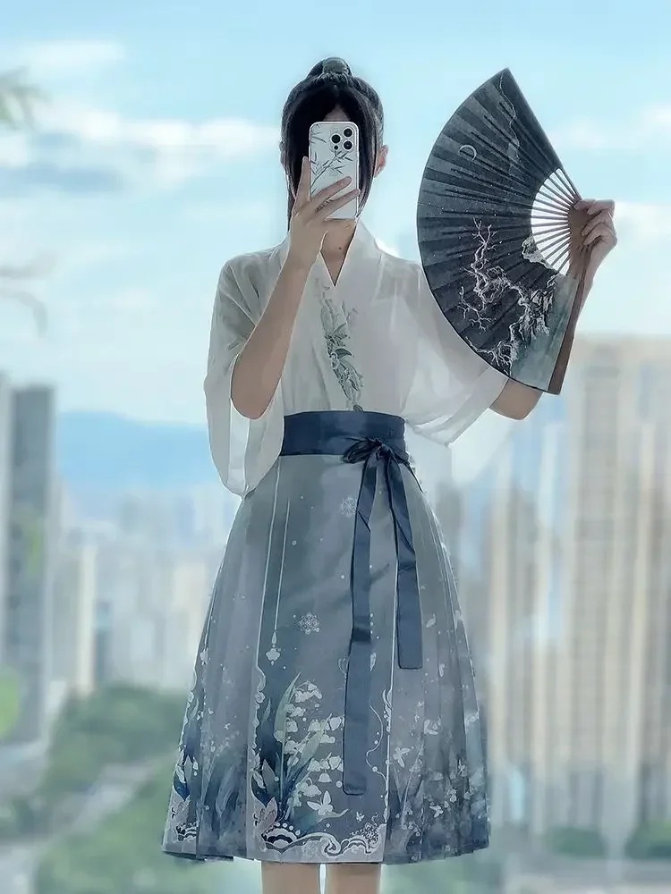 Традиционное китайское платье Hanfu комплект с юбкой изображением лошади 2024