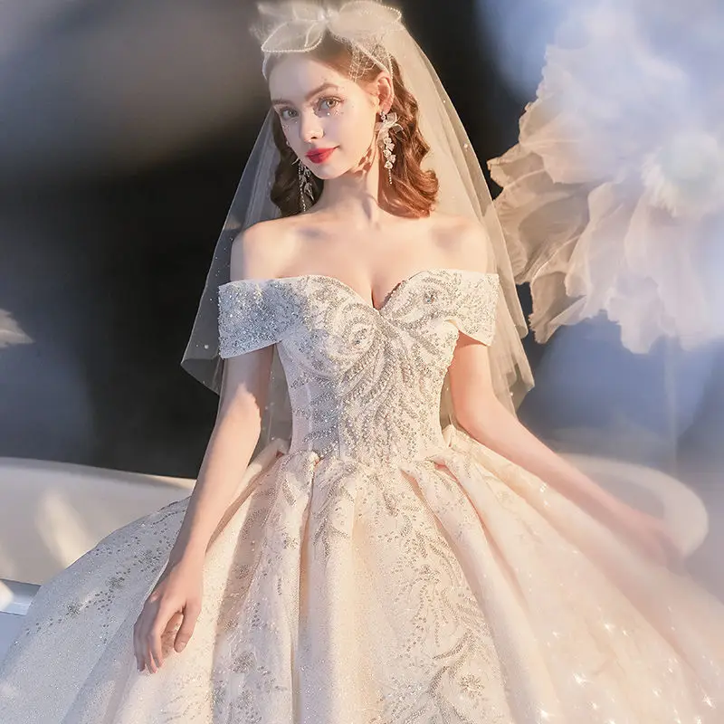 Рисунок 4 - Бальное платье принцессы с открытыми плечами