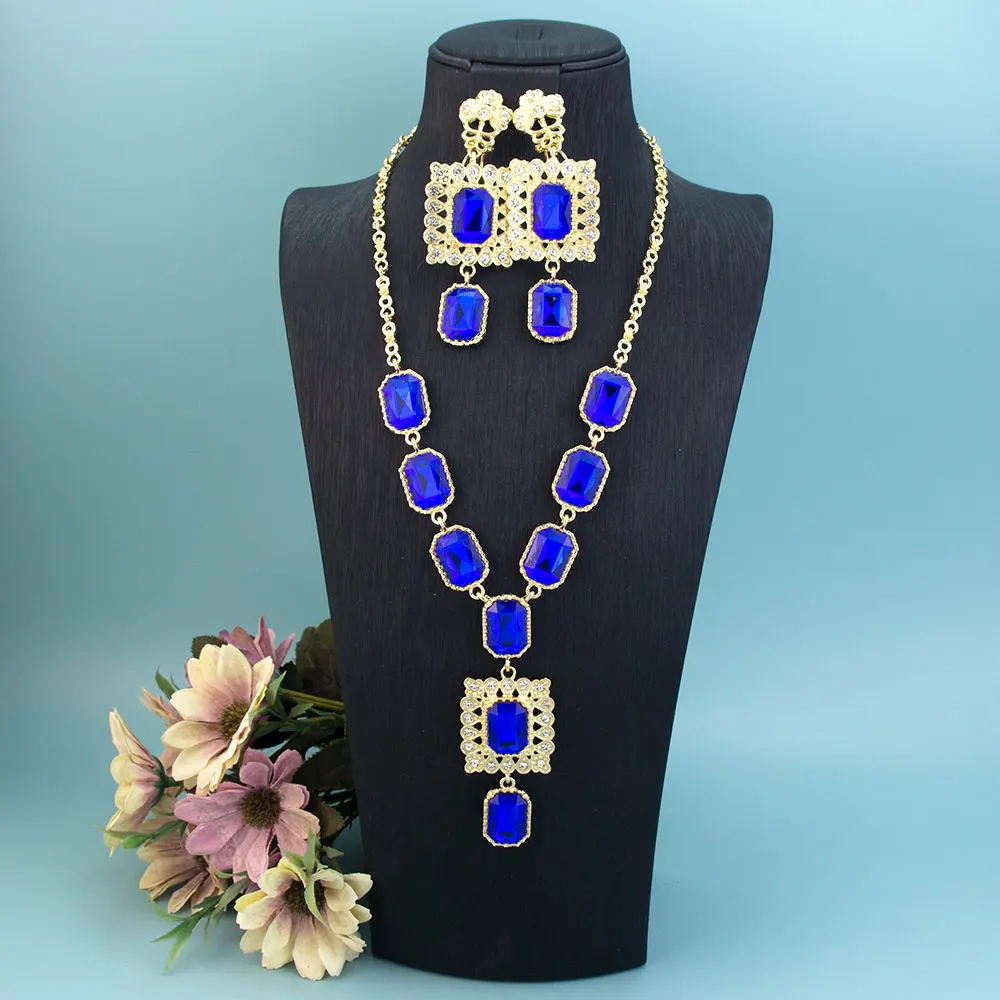 Комплект из колье и серёг с кристаллами