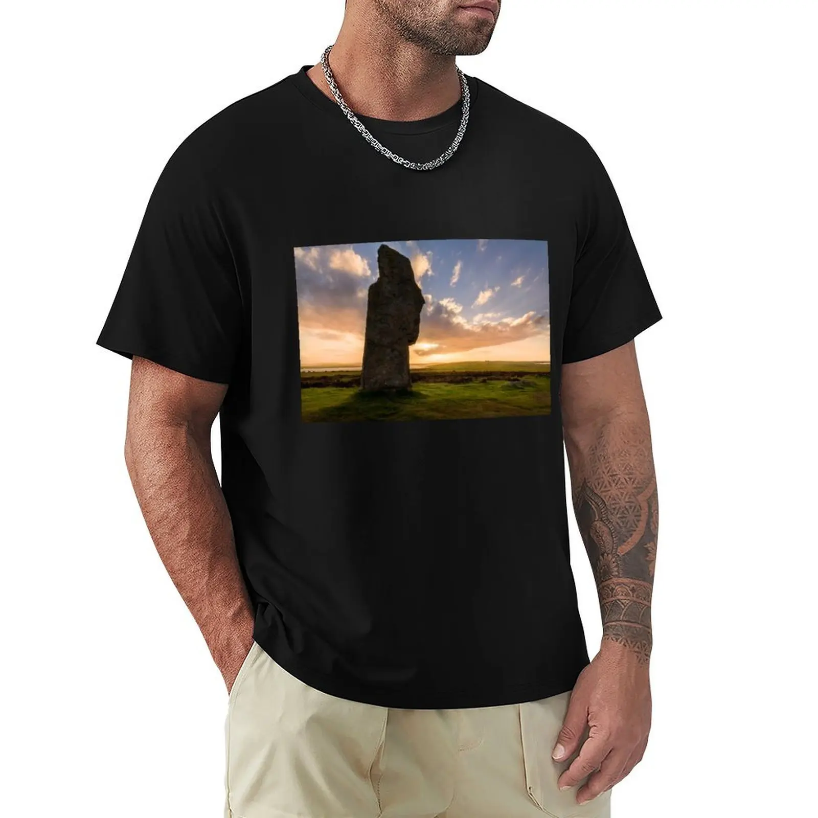 Футболка Ring Of Brodgar at Sunset Orkney Isles Scotland тяжелые весы черные новое издание большие и