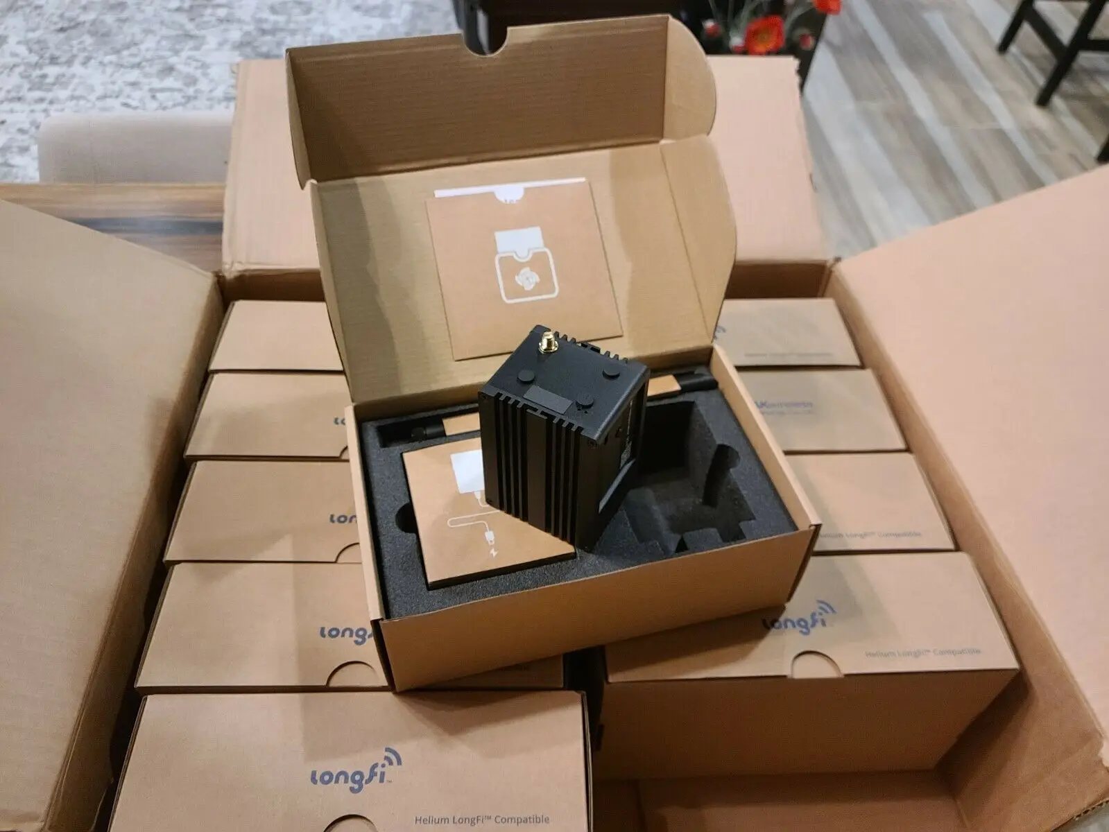 

SC..RAK V2 Helium Miner Hotspot - (US915& UK/EU 868) HNT - ** IN HAND BRAND NEW NEVER USED **