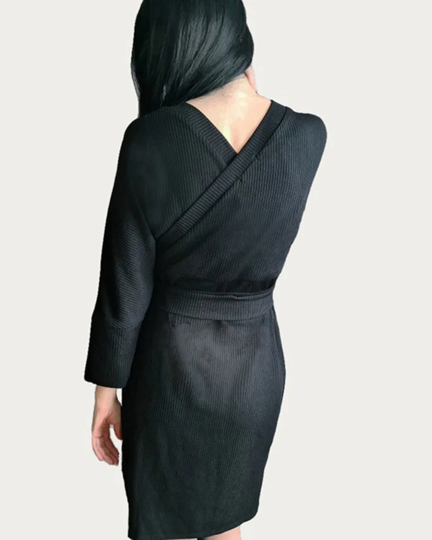 Черное платье имитация на запах |