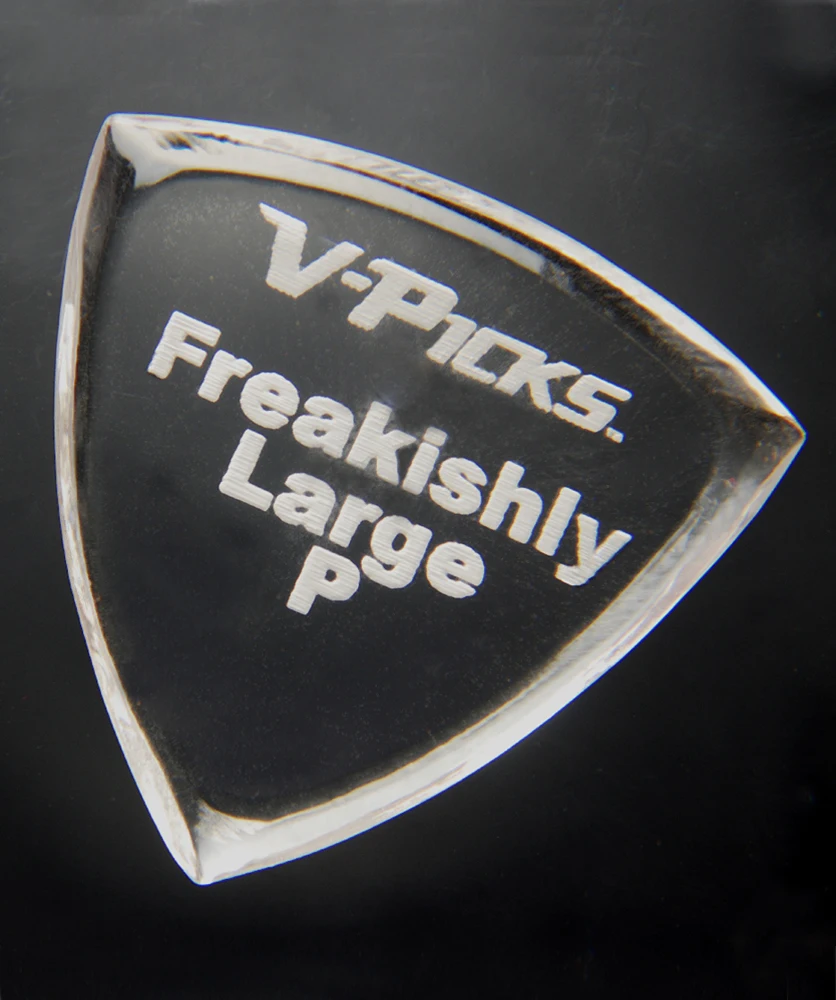 

V-pick s Freakishly большой остроконечный гитарный выбор