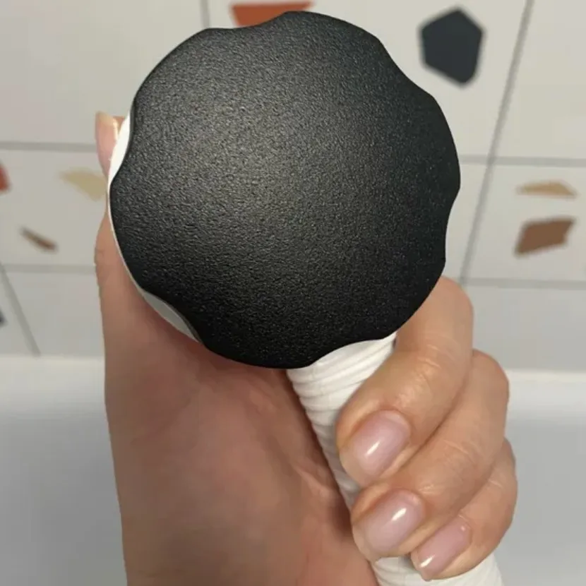 Drain siphon with overflow for the Bath lining in color black matte. Strapping a bath semi-automatic wire rope hydraulic shutter. |