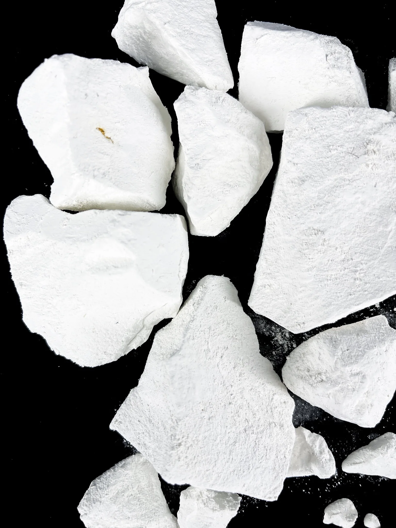 писчий мел. что такое мел. мел кусок. мел природный. мел горная порода.