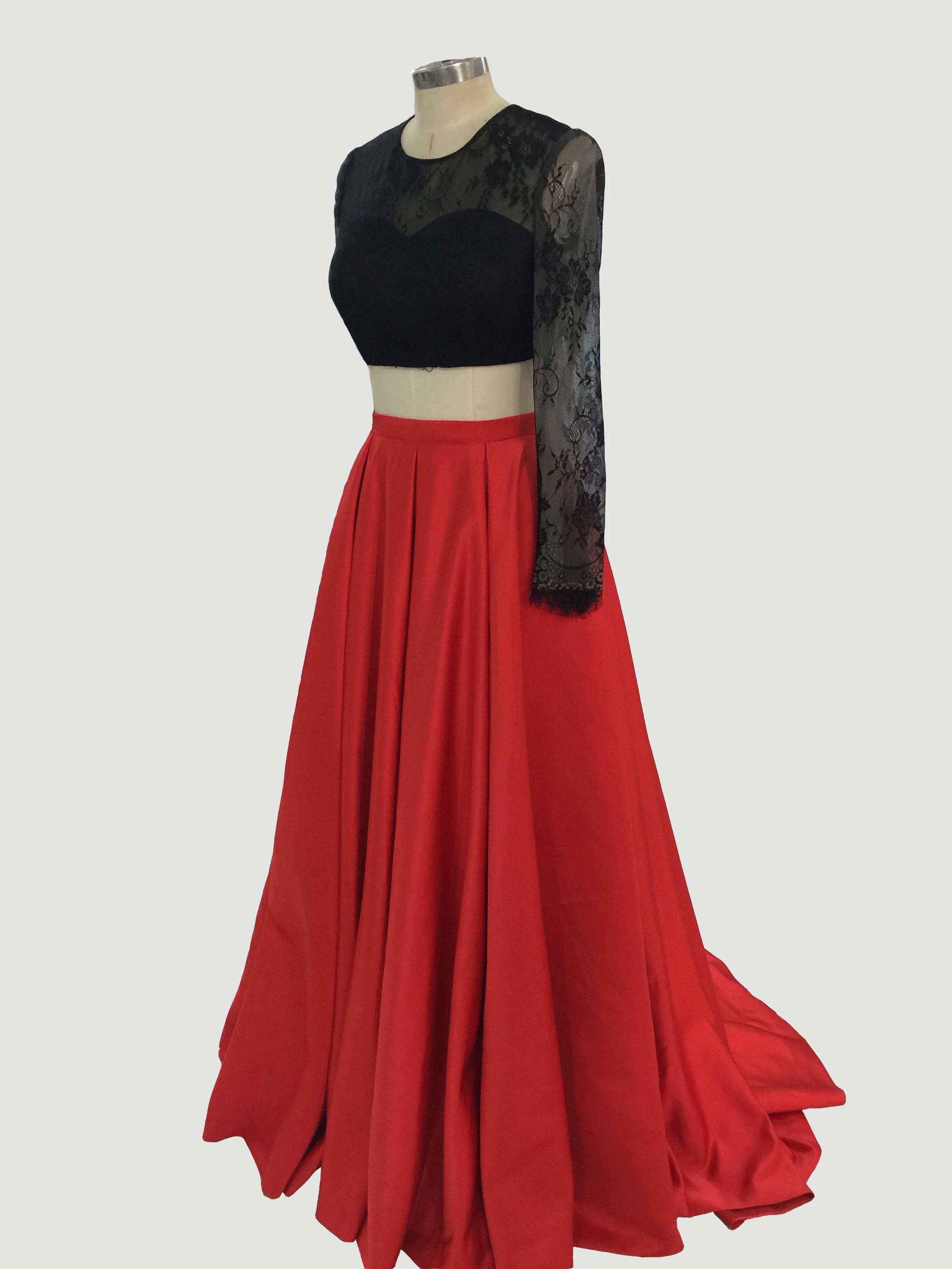 Атласное вечернее платье со шлейфом с длинным рукавом |