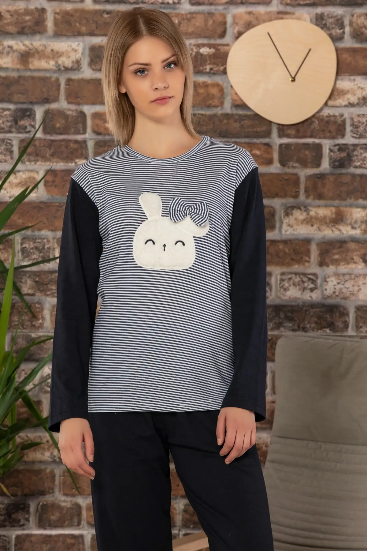 Клубничный женский темно-синий хлопковый Велсофт с вышивкой длинным рукавом из