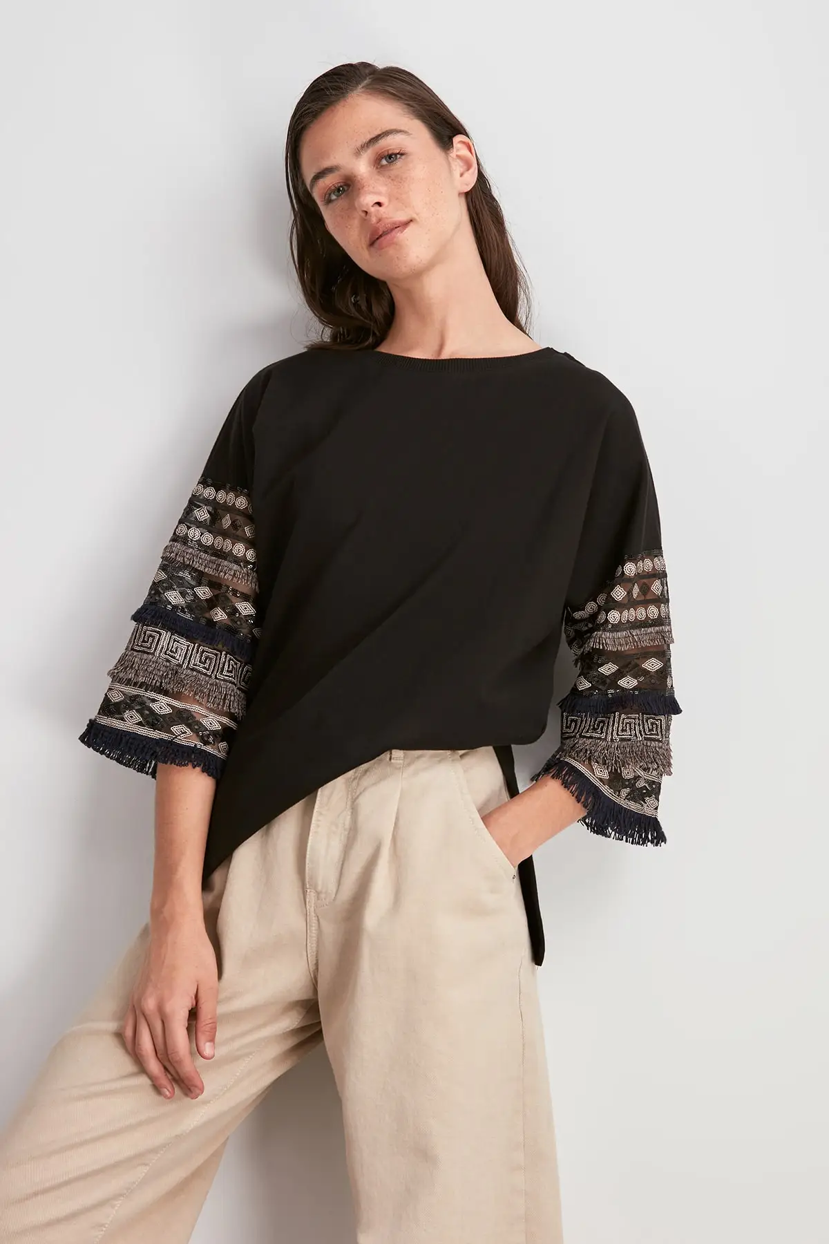 Trendyol трикотажная толстовка с кисточками TWOAW20SW0706