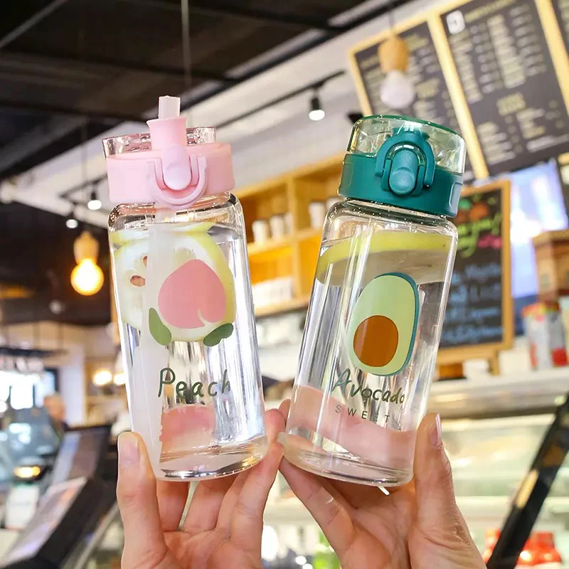 Бутылка с трубочкой авокадо. Стеклянная бутылка |