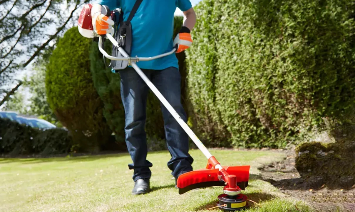 Бензиновый щеточный станок. Бензиновая щетка 55 куб. См швейцарская крафт-бумага 2