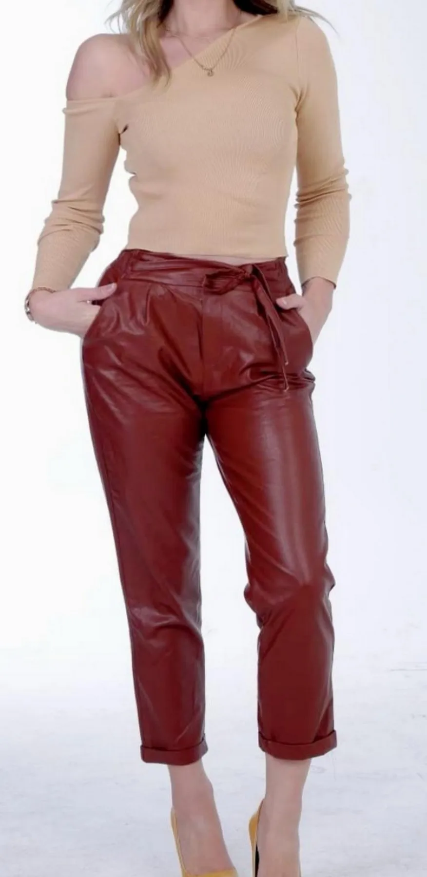 

Блузка на одно плечо