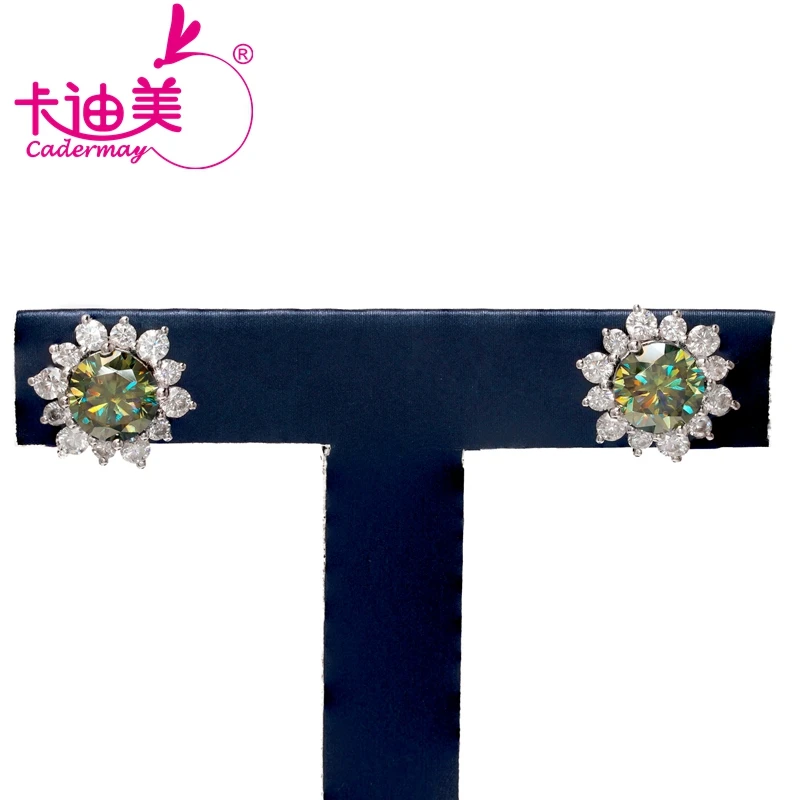 Женские серьги-гвоздики из серебра 925 пробы с муассанитом |