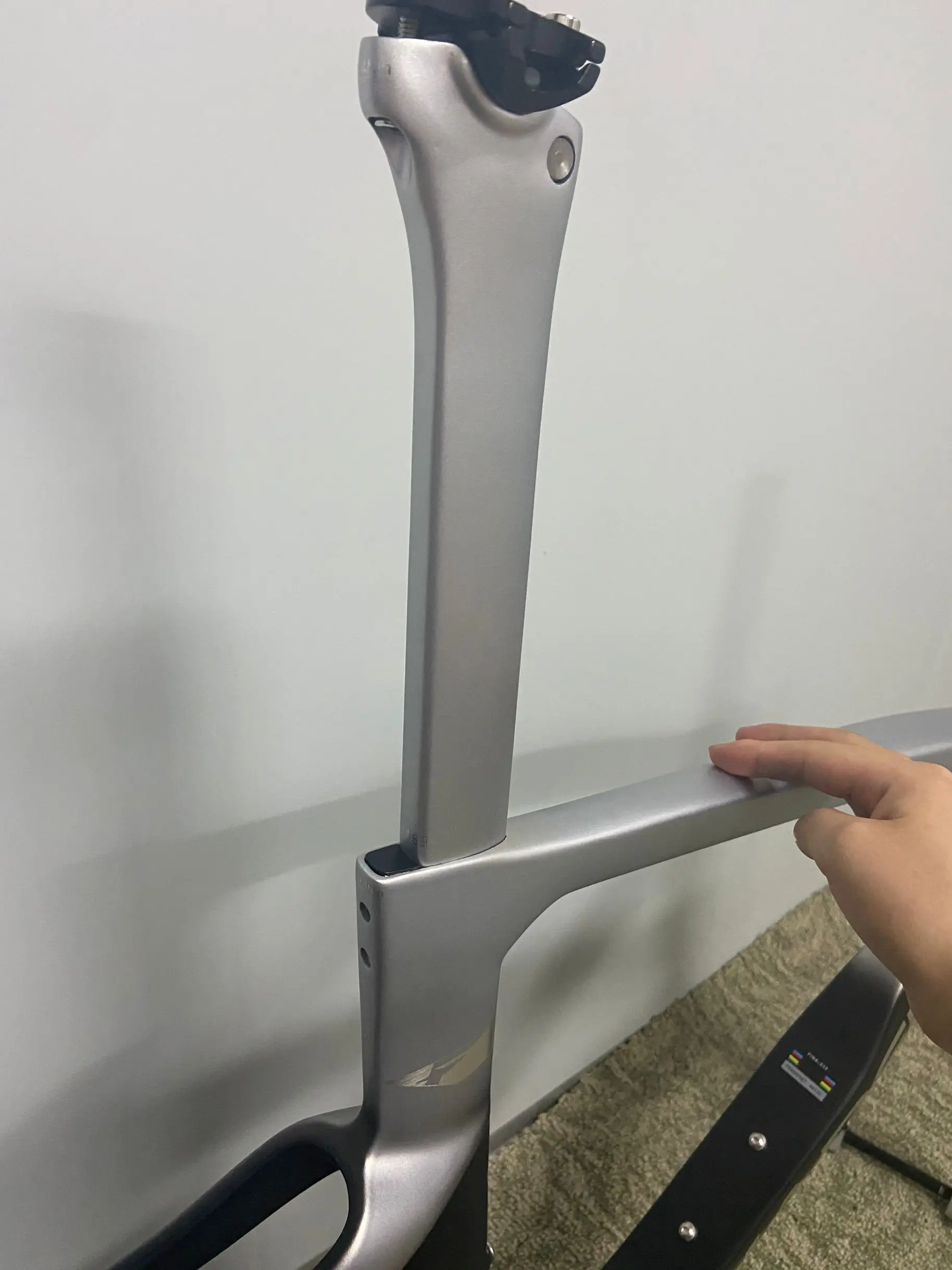 

2 year warranty ud matt+glossy racing frame in carbon made in taiwan UCI bicyle carbon frame with zeroseatpost 430-575mm