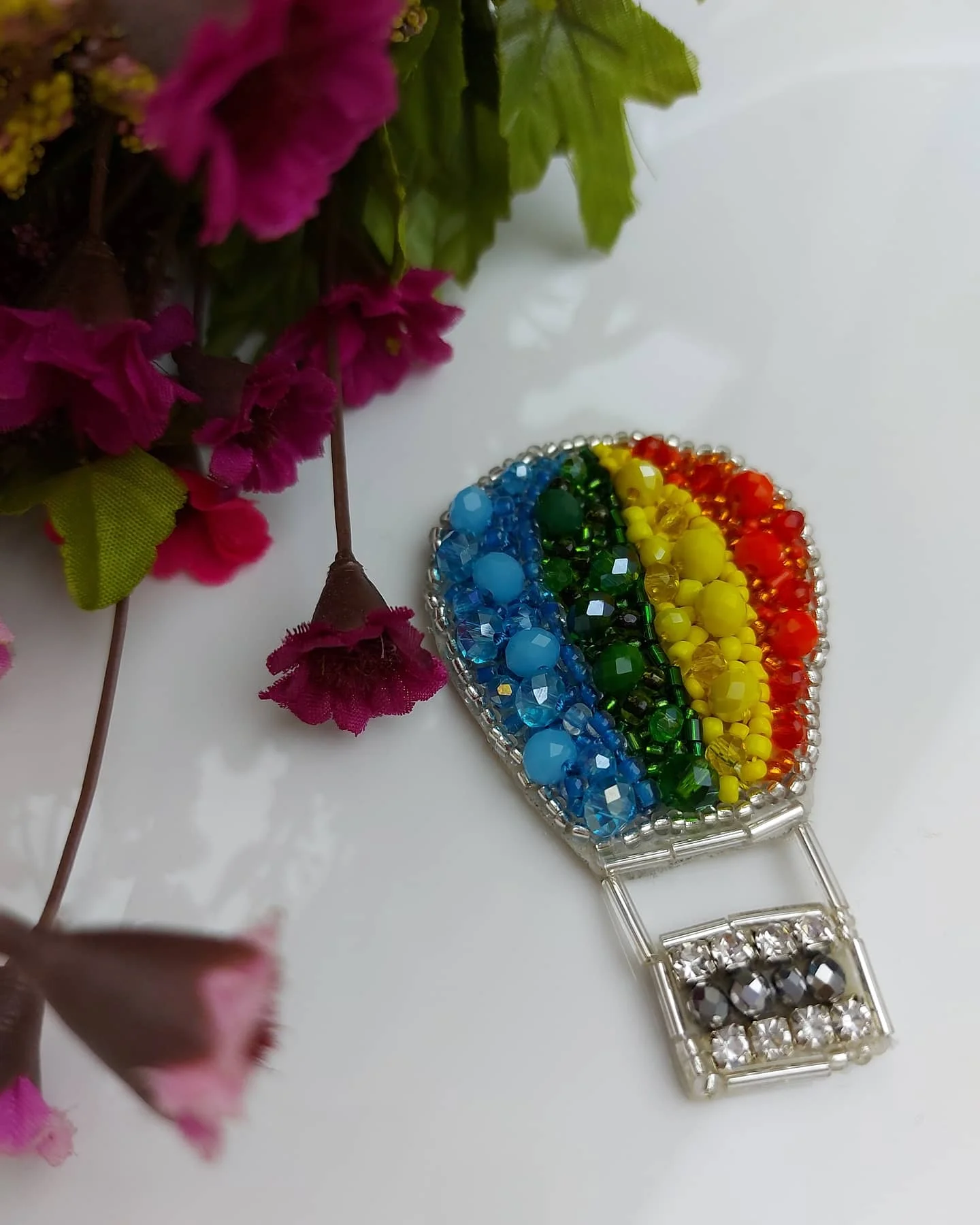 

Colorful Flying Balloon Brooch Cappadocia Handcrafted Elegant Appearance Crystal Beads Rainbow Special Design Glass Sand Beads