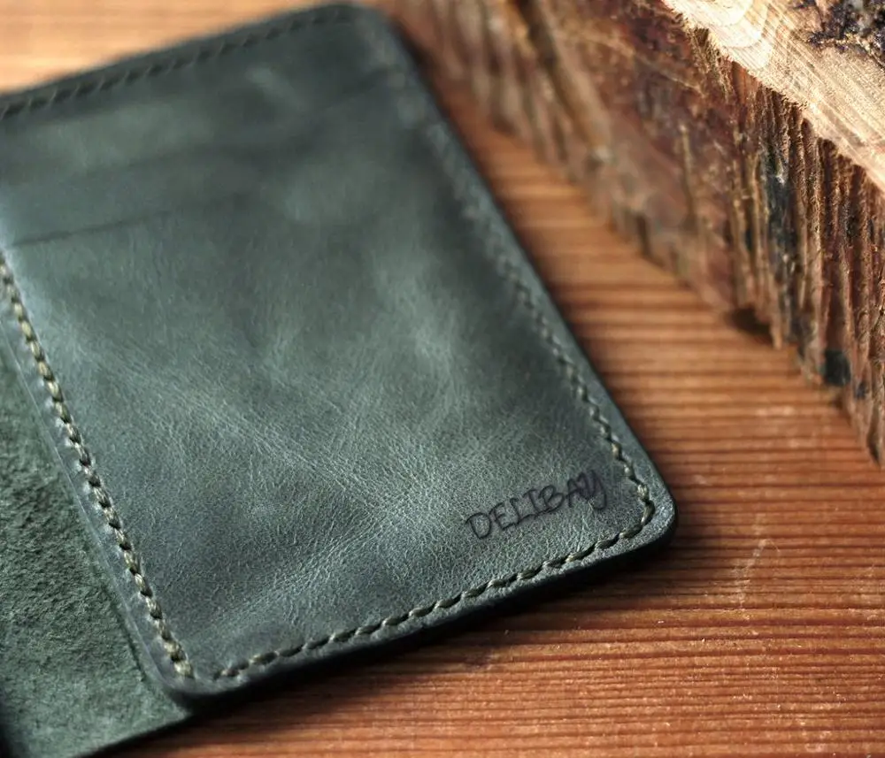 

Roarcraft Laodikya Handmade Men Genuine Leather Wallet in five color options with three different gift packing
