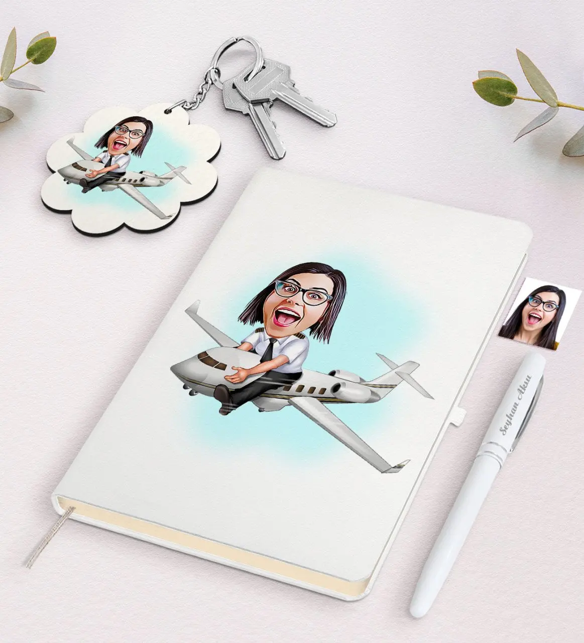 

Personalized Women 'S Captain Pilot Caricature Of White Notebook pen And Keychain Gift Set Reliable Quality Gift Everyday moment