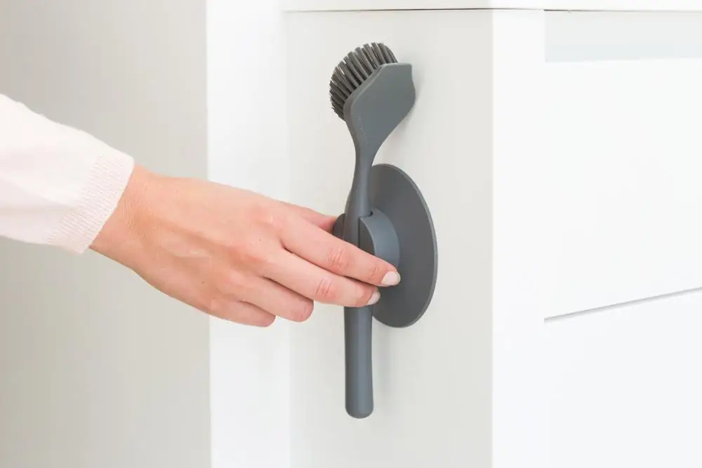 Щетка для мытья посуды Brabantia &quotSink Side&quot с держателем на присоске темно-серая 117589 |