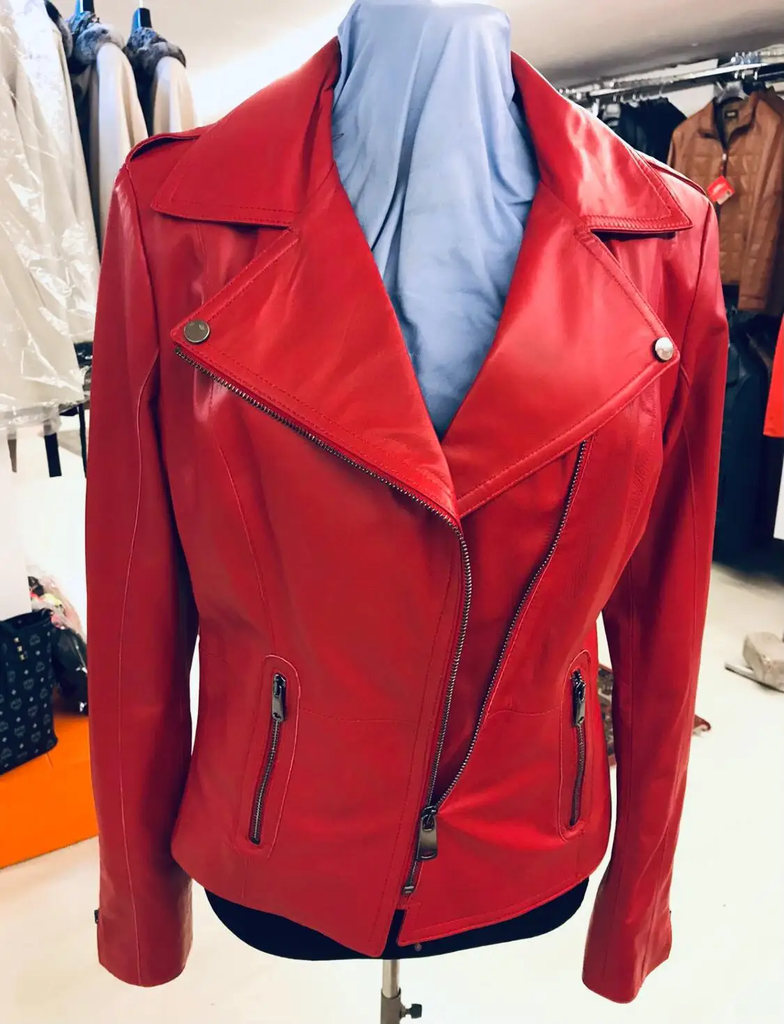 Женская красная куртка из натуральной кожи мотоциклетная овечьей шкуры кожаная