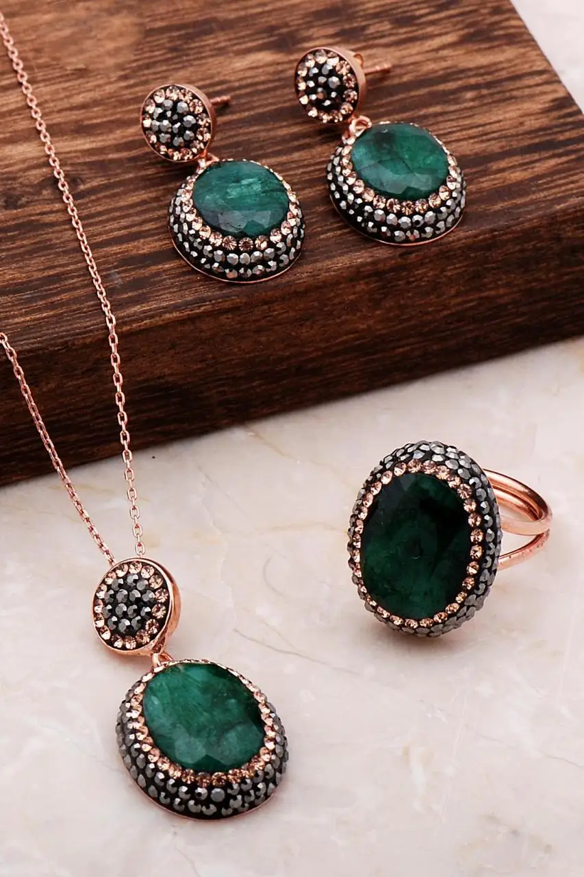 

Root Emerald Rose Silver Set 2072Hand Made Silver Jewellery Set