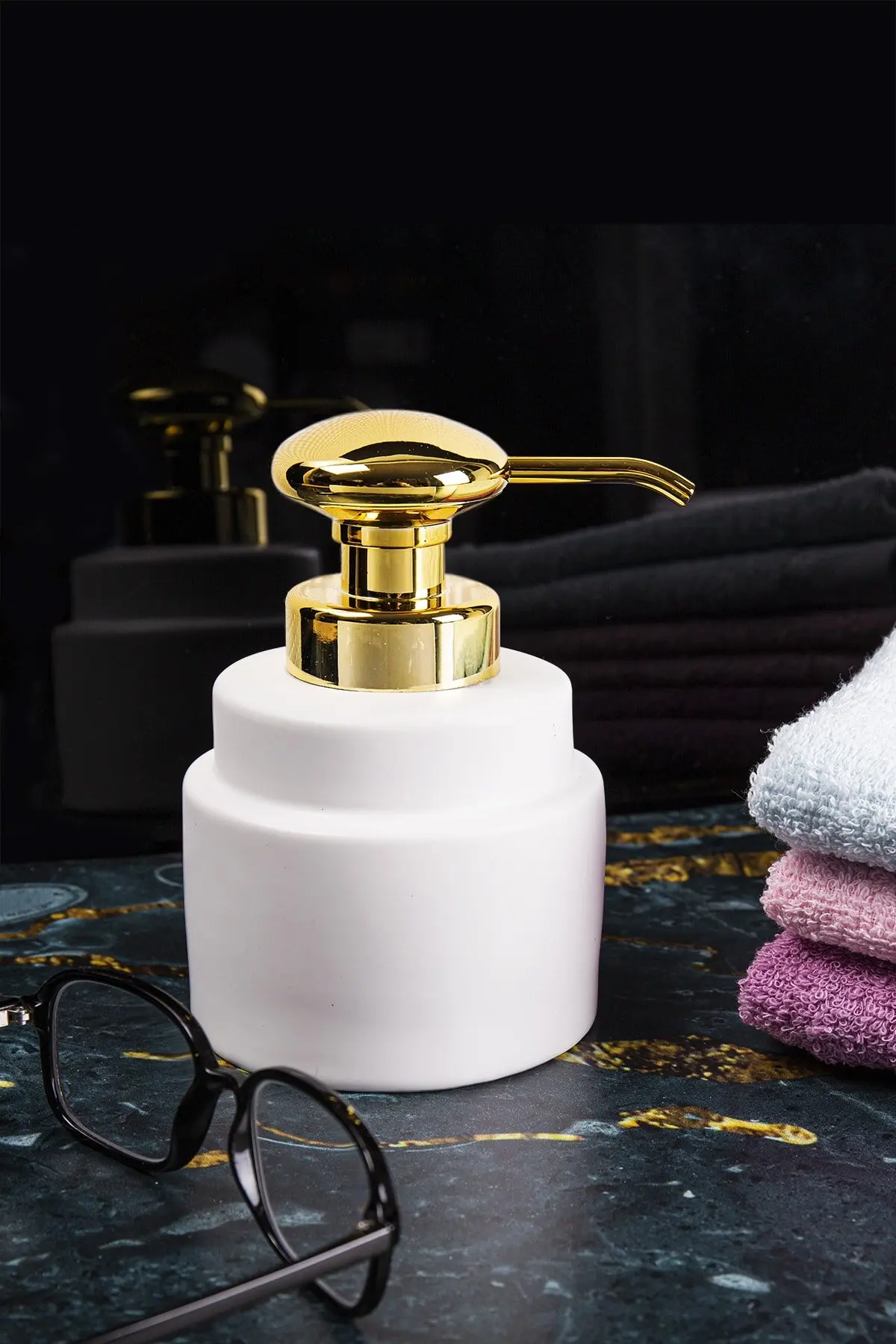 

Набор аксессуаров для ванной комнаты, дизайнерский диспенсер для мыла и лосьона, держатель для зубных щеток, диспенсер для мыла, стакан с по...