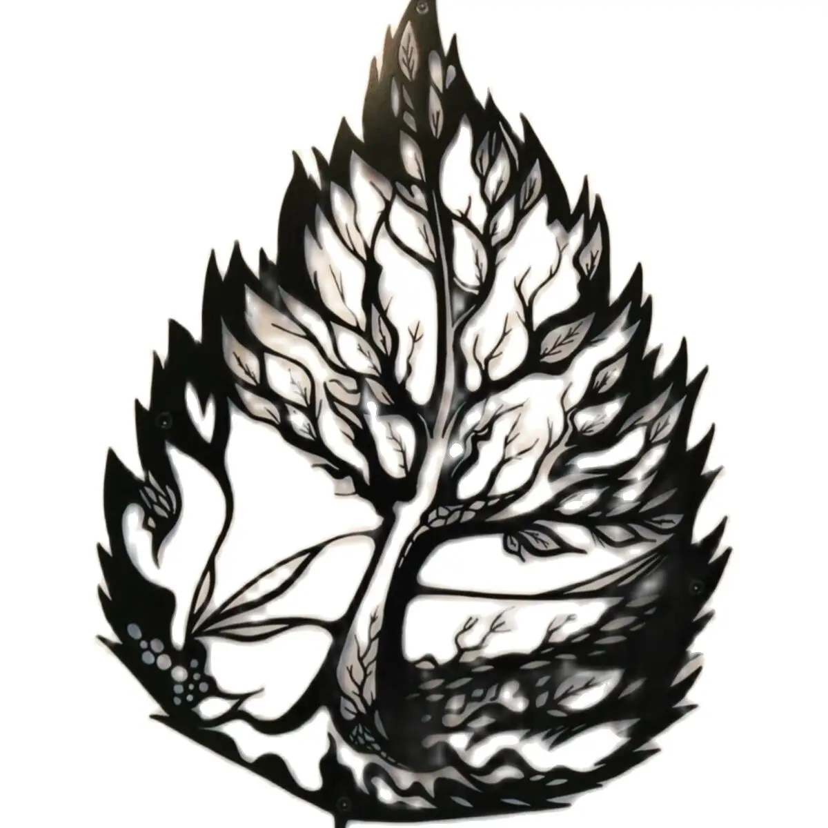 

Декоративный металлический стол с узором листьев