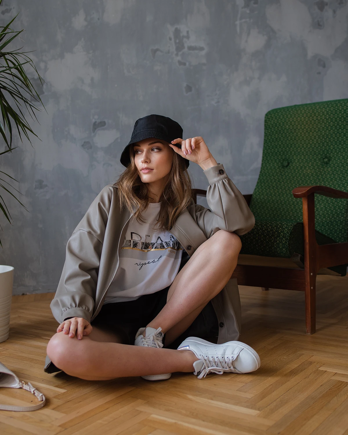 Футболка женская оверсайз/ Майка удлинённая / с принтом удлиненная надписями Sahar