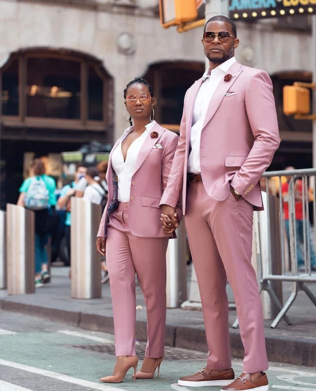 

2022 Hot Sell Couples Pink Costume Homme Mens Suits Groomsmen Wedding Tuxedos Terno Masculino Slim Fit Prom 2Pcs (Jacket+Pants)