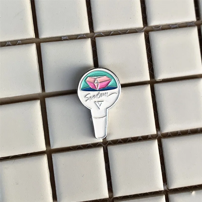 Metal Brooches Pin Bangtan Boys Broche Male SEVENTEEN TWICE GOT7 Lapel Pin BLACKPINK JIMIN JUNG KOOK V SUGA RM EXO Brooch YH368