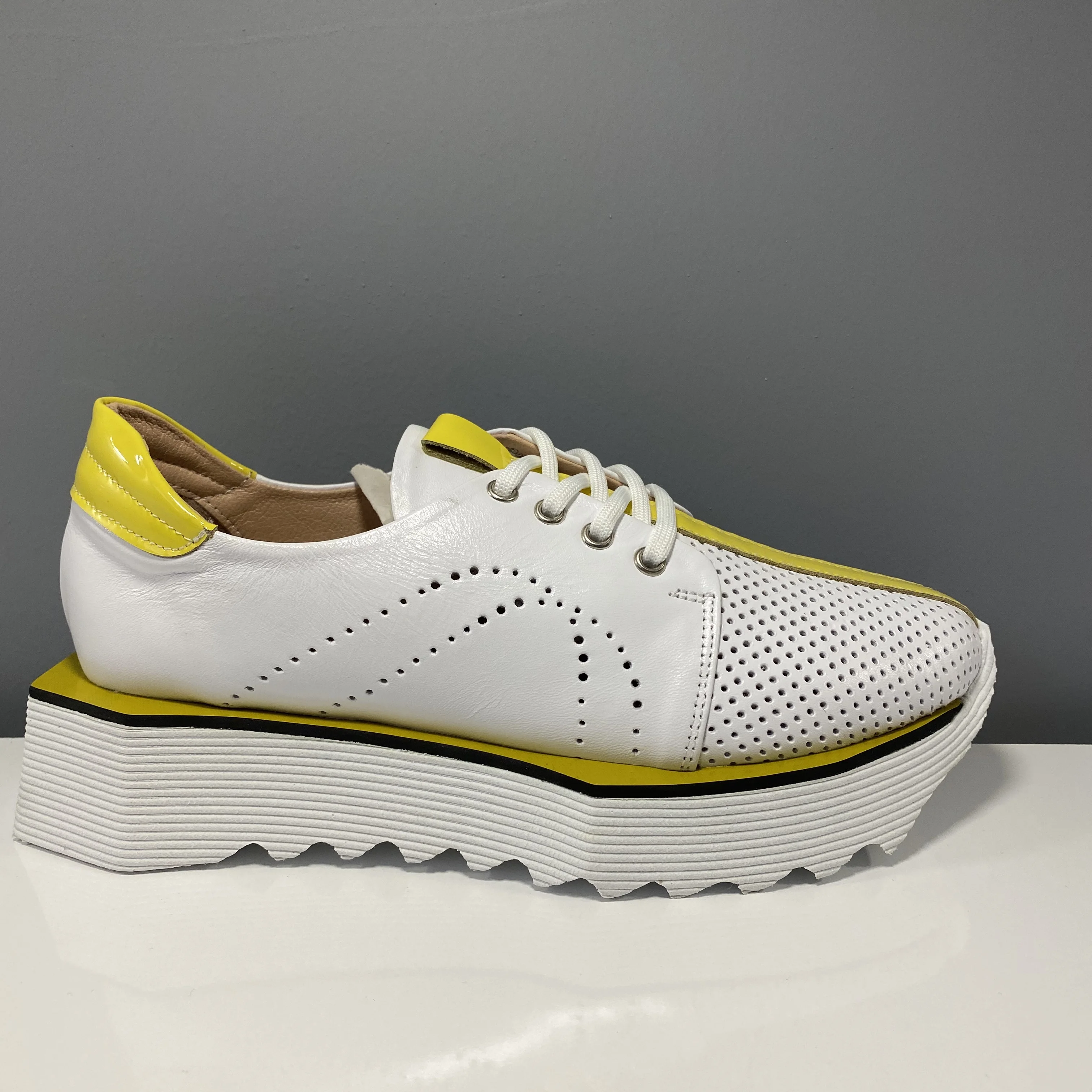 

2021 hakiki deri ayakkab kadn poli eva taban ultra light ofis Casual bayan Yeni Kark brilliant Renkler yumuak ayakkablar