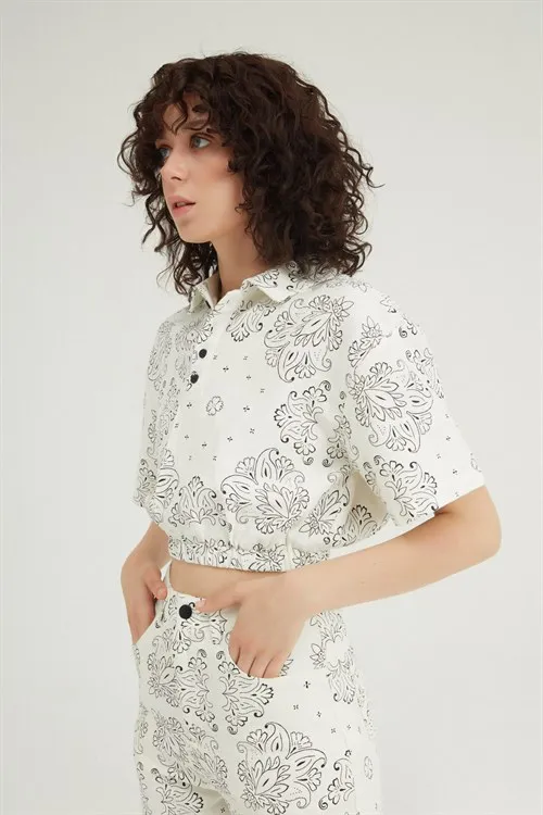 

Summer 2021 Collection Women Flower Pattern Elastic Waist Elastic Gabardine Crop And Gabardine Trousers Suit