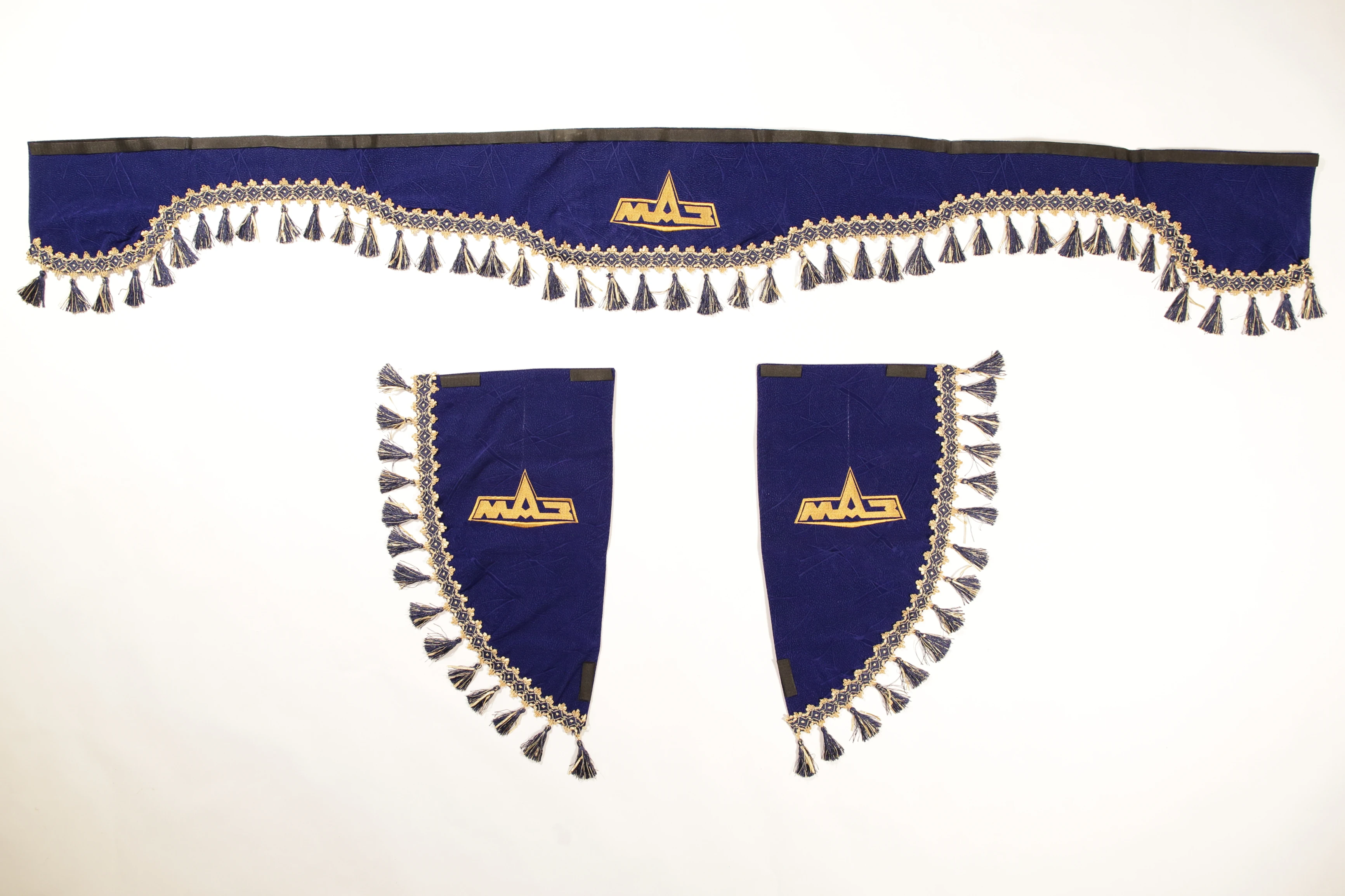 шторки в кабину ман тгм. шторки в кабину на камаз 4308. ламбрекены на daf 105. ламбрекены для грузовых камаз 65115. ламбрекены даф 105.