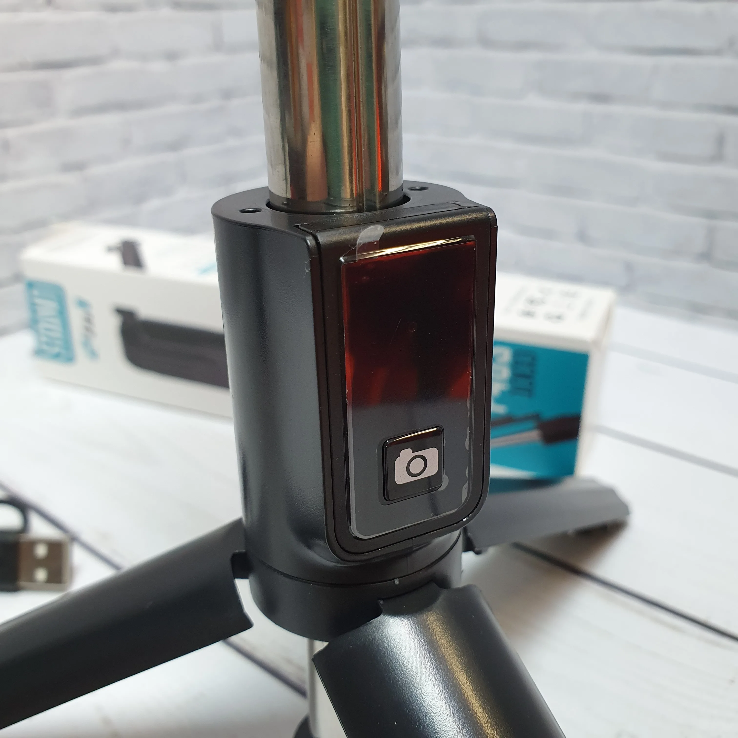 Монопод трипод селфи палка штатив выдвижной с подсветкой для телефона