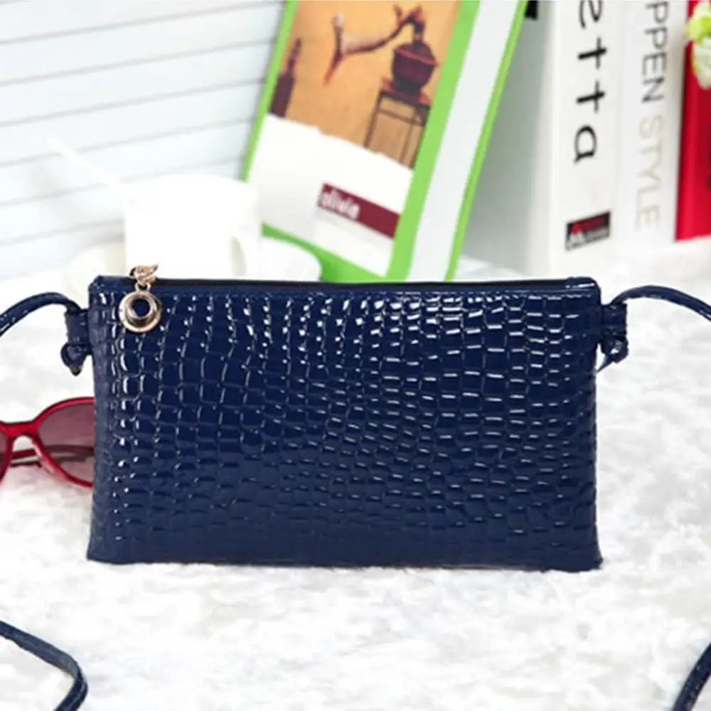 Легко сочетается с одеждой из искусственной кожи и полиэстера Женская мини сумка