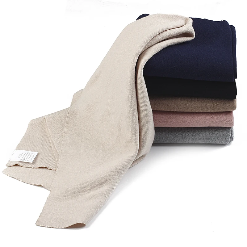 Одеяло шерстяное однотонное для новорожденных с помпоном из натурального меха