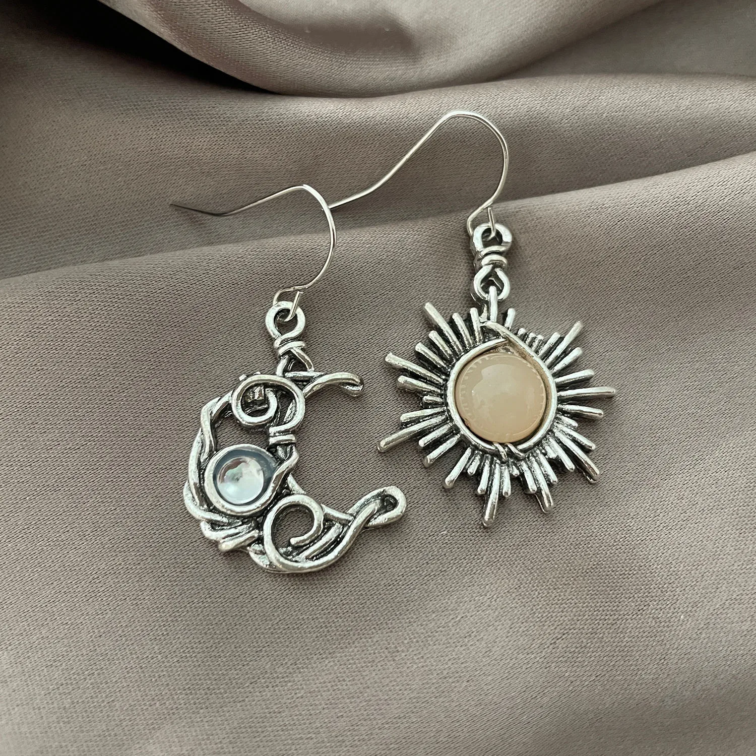 

Korean Exquisite Moon Sun Women Earrings Retro Luxury Crystal Accessories Vintage Fashion Hippie Party Wholesale Punk Earing