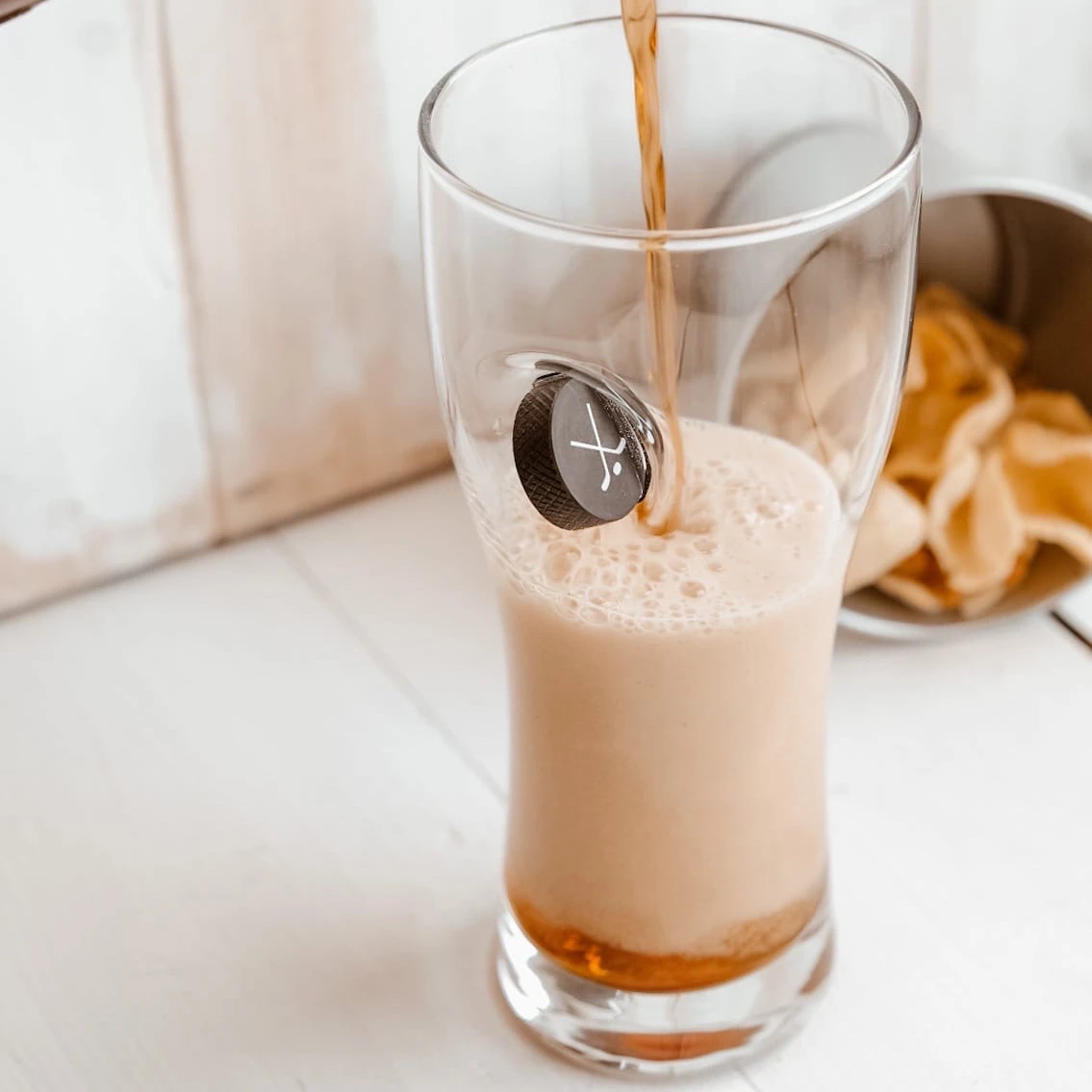 Пивной бокал с шайбой ХОККЕЙ 500мл СЧАСТЛИВЫЙ ВЫСТРЕЛ / Подарок мужчине хоккеисту