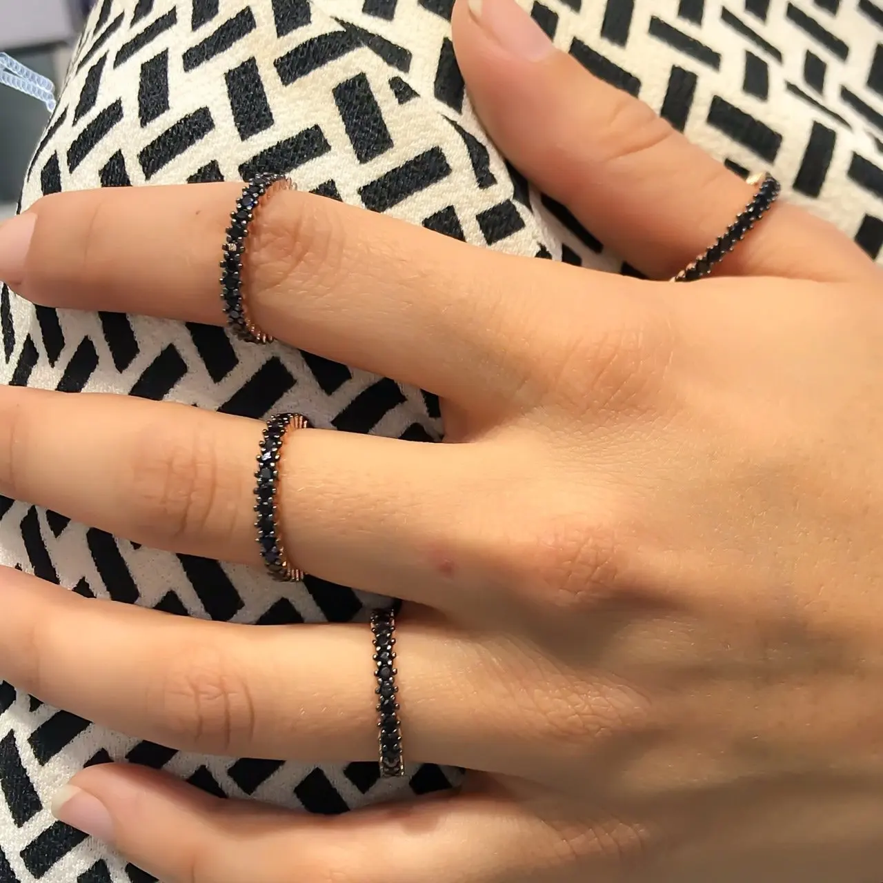 

Single Row Tamtur Black Stone Finger Silver Ring