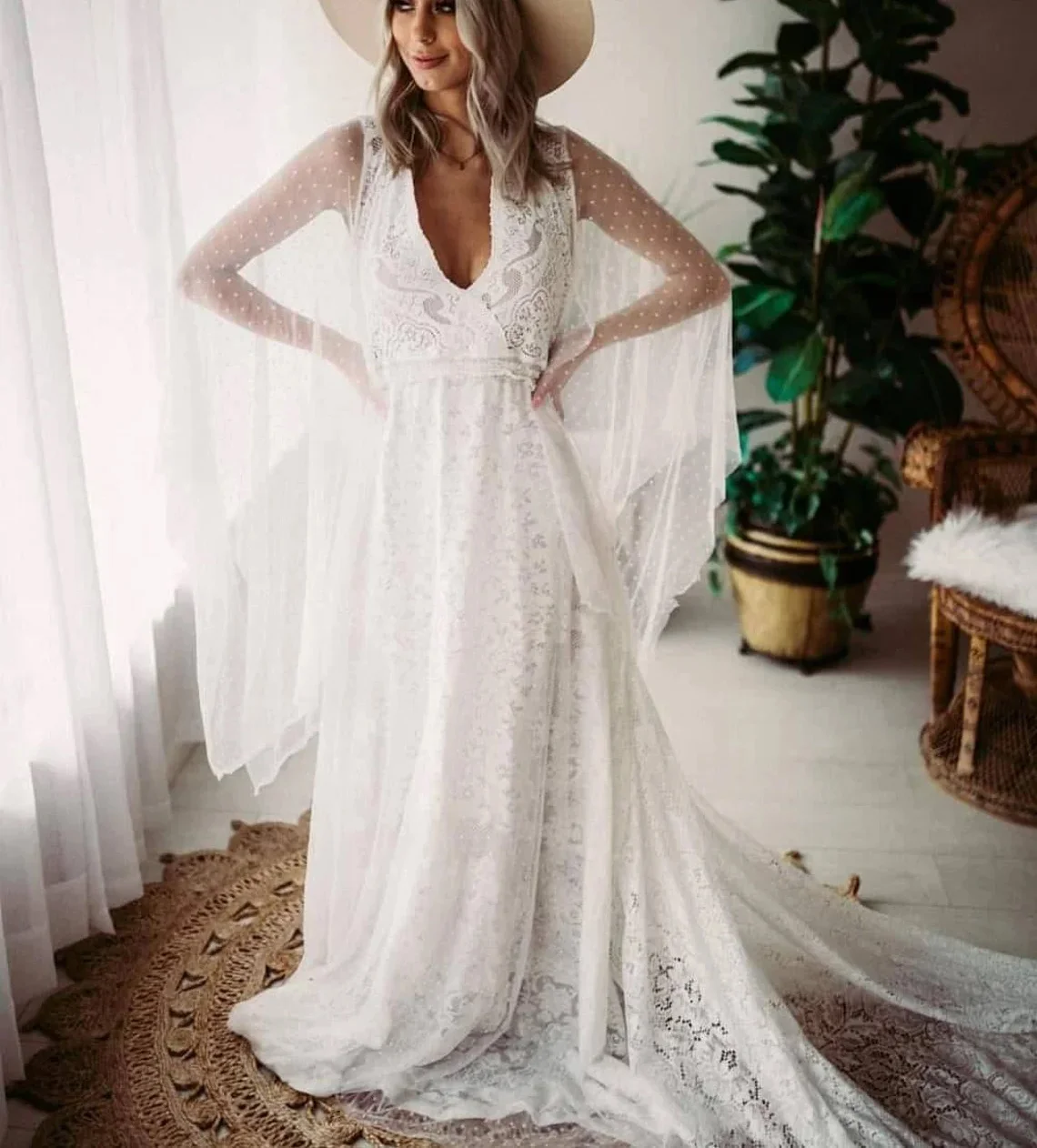 11916# Bohemian Sexy Backless V-Neck Beach Wedding Dress Long Sleeves Sweep Lace Flutter Sleeves  Wedding Dress Bridal Gown